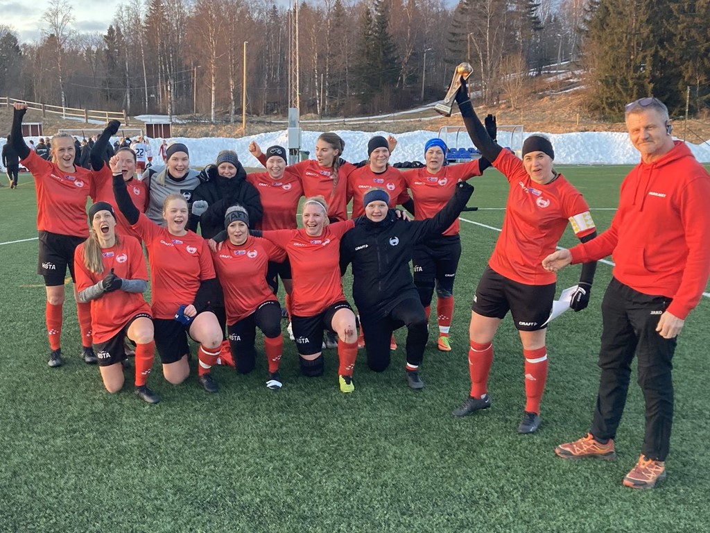 Älandsbro AIK:s damer vinnare av Söråker Cup 2024. Foto: Björn Henriksson.