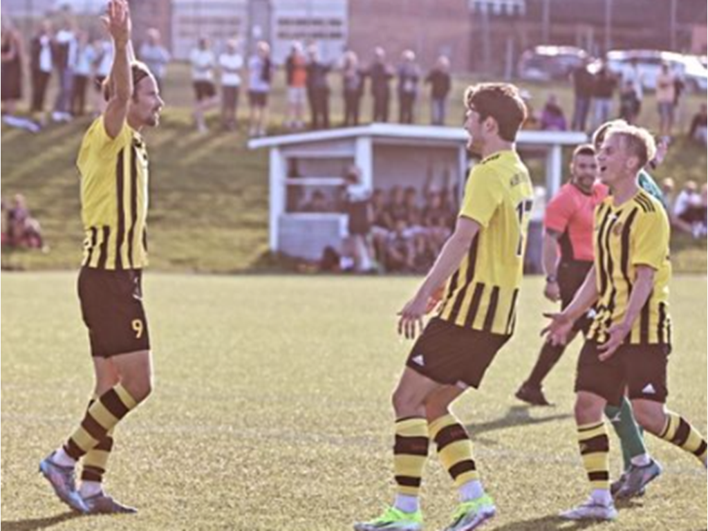 Linus Hallenius jublar efter sitt och Kubens första mål mot Gottne i Svenska Cupen. Foto: Anders Thorsell, Sportactionpictures.