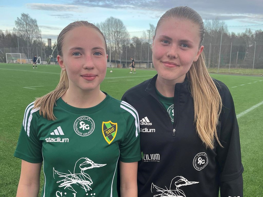 Sidsjö-Böles målgörare i 3-1-binsten över Sund, Ida Johansson 2 och Alice Engberg. Foto: SBIF