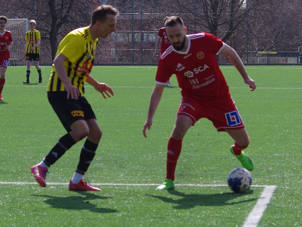 Bleart Ugzmajli öppnade målandet i derbyt mellan Alnö och Matfors. Här i aktion mot Friska Viljor Akademi i en tidigare match. Foto: Pia Skogman, Lokalfotbollen.nu.