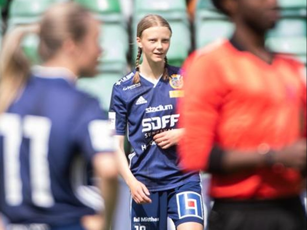 Elin Larsson satte 1-0 för SDFF men föll sedan i bortamatchen då Lidköping gjorde två mål på stopptid. Foto: SDFF.