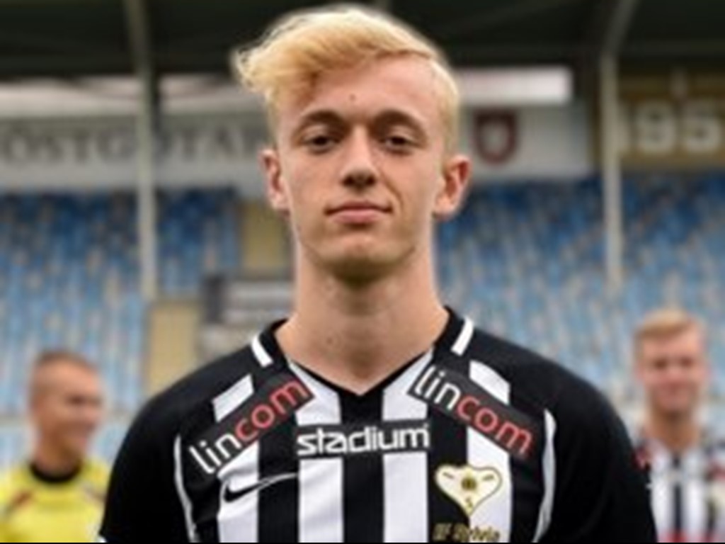 Det blir en snabb debut för nye Pomtus Lindgren i GIF.