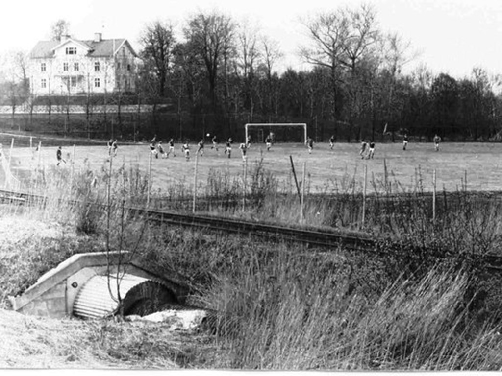 Malands IP har varit Sund IF:s hemvist i många år. Idag firar klubben sitt 100-års-jubileum på plats med bland annat seriematch i div. 2 Norrland mot Friska Viljor. Foto:  Sköns Norra Intresseförening