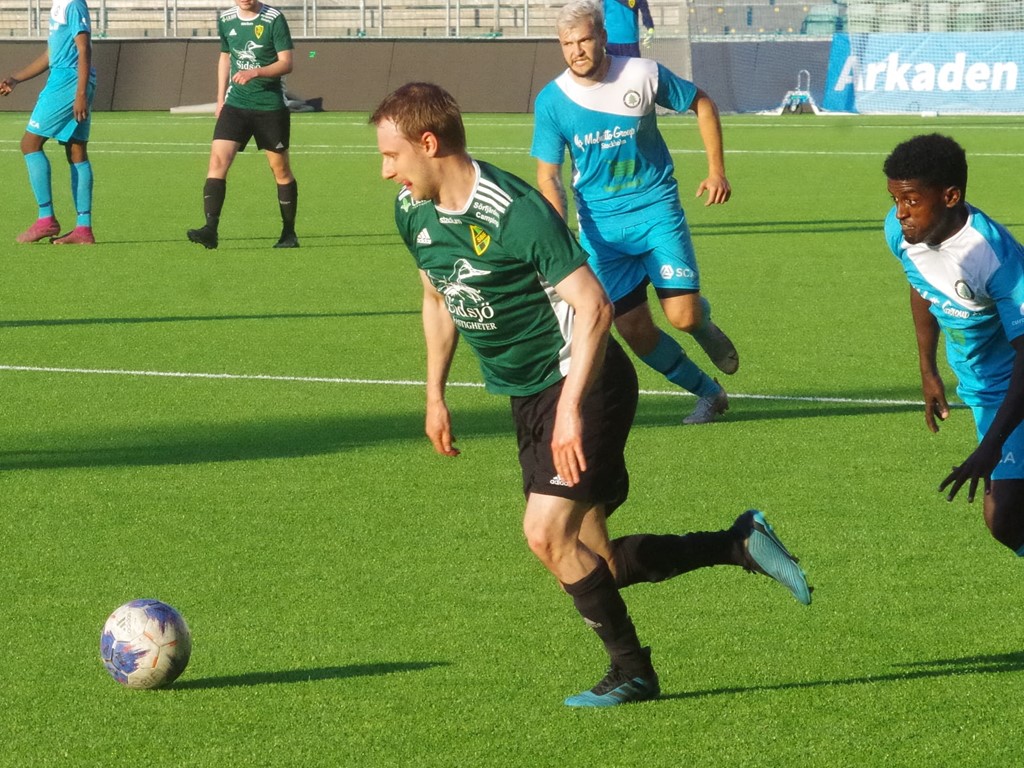 Sidsjö-Böle i möte med FC Norr United i fjolårets Medelpadsallsvenska. Nu är det risk att inget av lagen spelar i vår högsta lokala serie nästa år... Foto: Pia Skogman, Lokalfotbollen.nu.