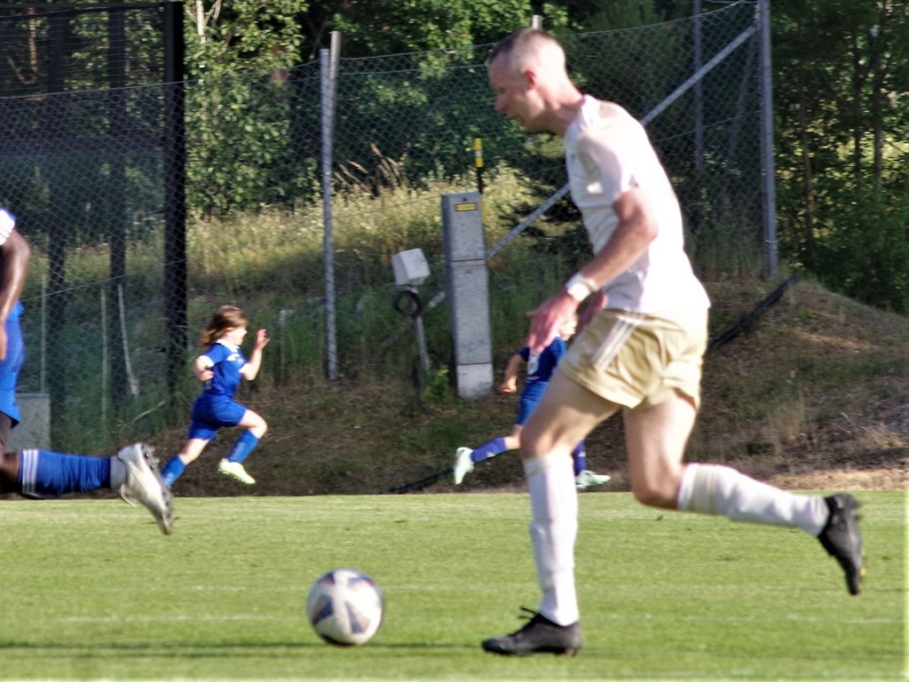 Luckstas matchvinnare Hakim Rouass åter på språng i El Fantastico. Nu blir det spel i IFK Timrå i fortsättningen. Foto: Pia Skogman, Lokalfotbollen.nu.