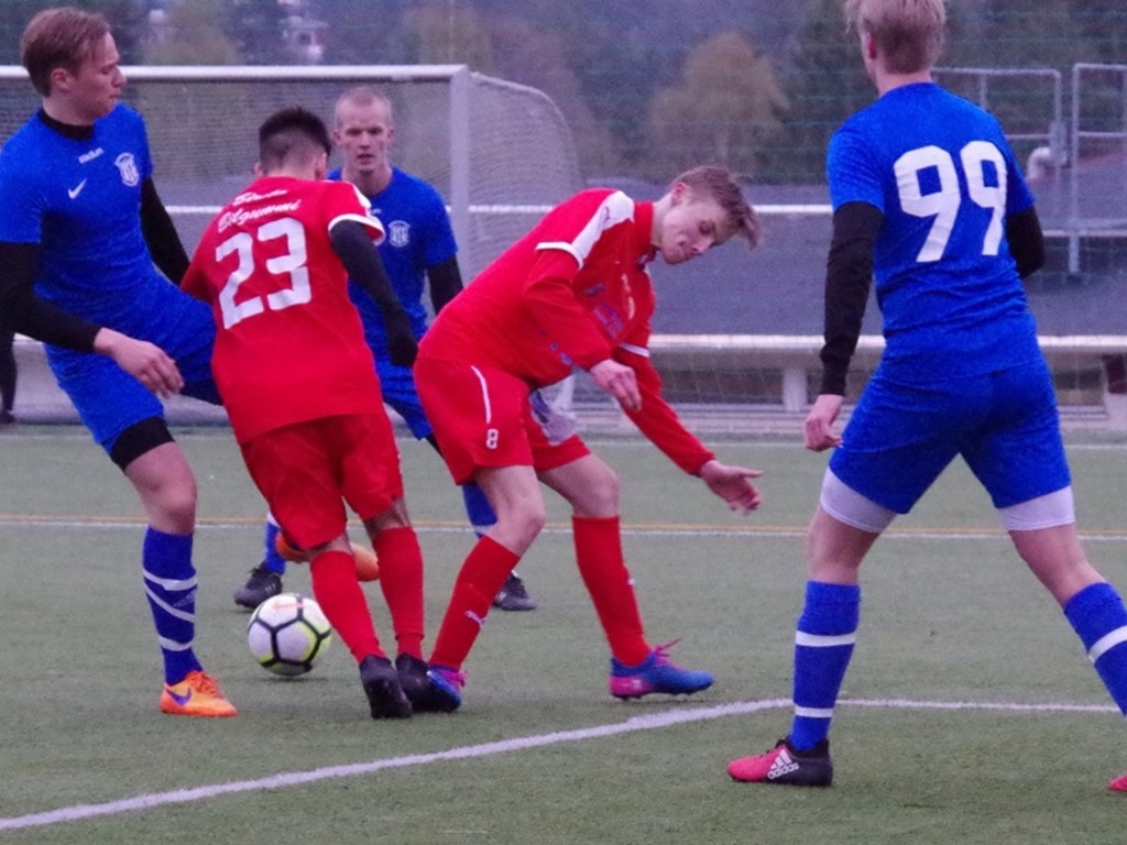 Utöver IFK Sundsvall har Sundsvalls FF Baldershovs konstgräs som hemmaplan. Här syns SFF:s blåklädda herrlaget i 6-0-segern över gästande Sund IF U i en vårmatch i Medelpadssexan för ett antal år sedan. Foto: Pia Skogman, Lokalfotbollen.nu.