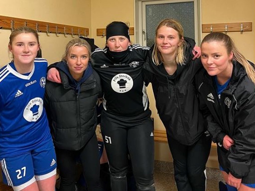 Heffnersklubbans målgörare mot Team Hudik plus målvakten Frida Forslund, i mitten, som höll nollan i 7-0-vinsten. Foto. HKBK