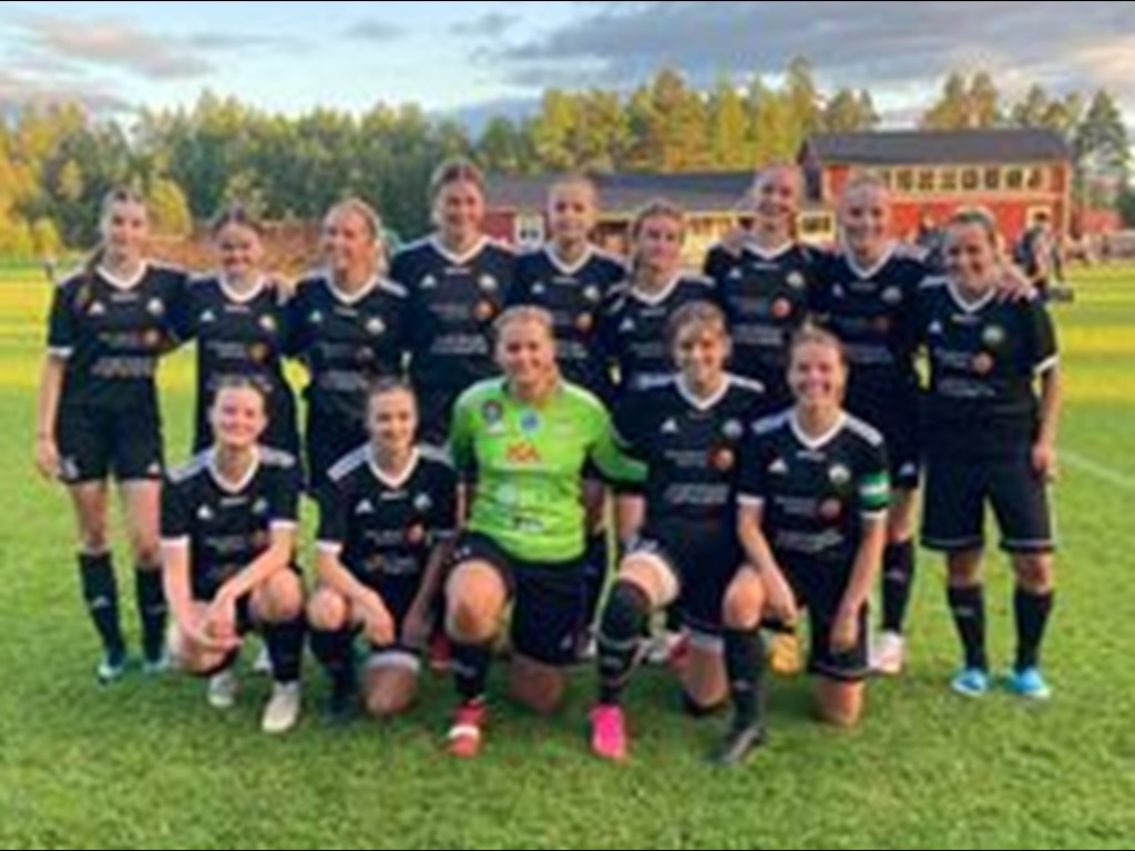 Här är Matforstjejerna som spelade hem en 3-0-seger på Myggvallen mot Fränsta i den avslutande grundseriematchen. Foto;: Hanna Nilsson.