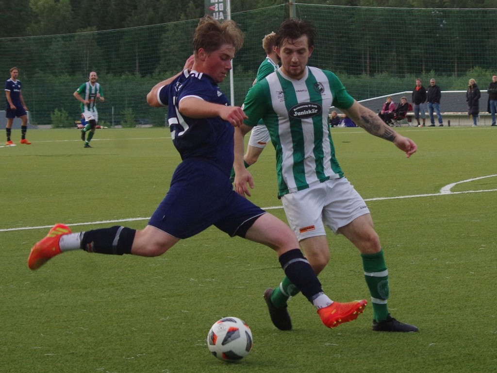 Kovland visade verkligen framfötterna mot Essvik och vann över serietvåan med 3-1 på Balders konstgräs under hösten. Foto: Pia Skogman, Lokalfotbollen.nu.