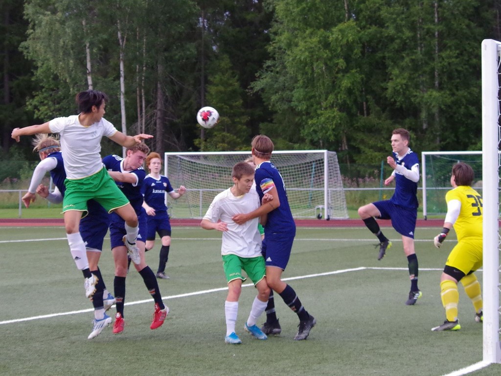 Kovland trycikte på med en man mer sista halvtimman och vände till 2-1, men hemmalaget kom tillbaka från de döda och kvitterade. Foto: Pia Skogman, Lokalfotbollen.nu.