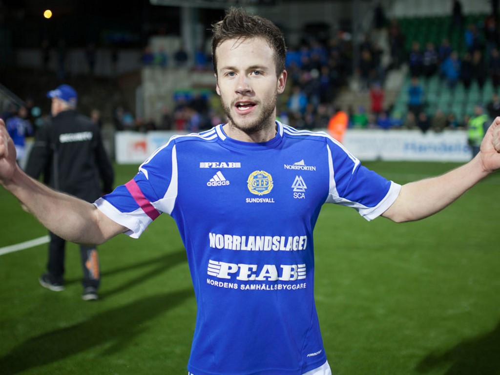 Robert Lundström jublar efter ett av sina elva mål för GIF Sundsvall. Foto: Anders Thorsell, sundsvallsbilder.com.