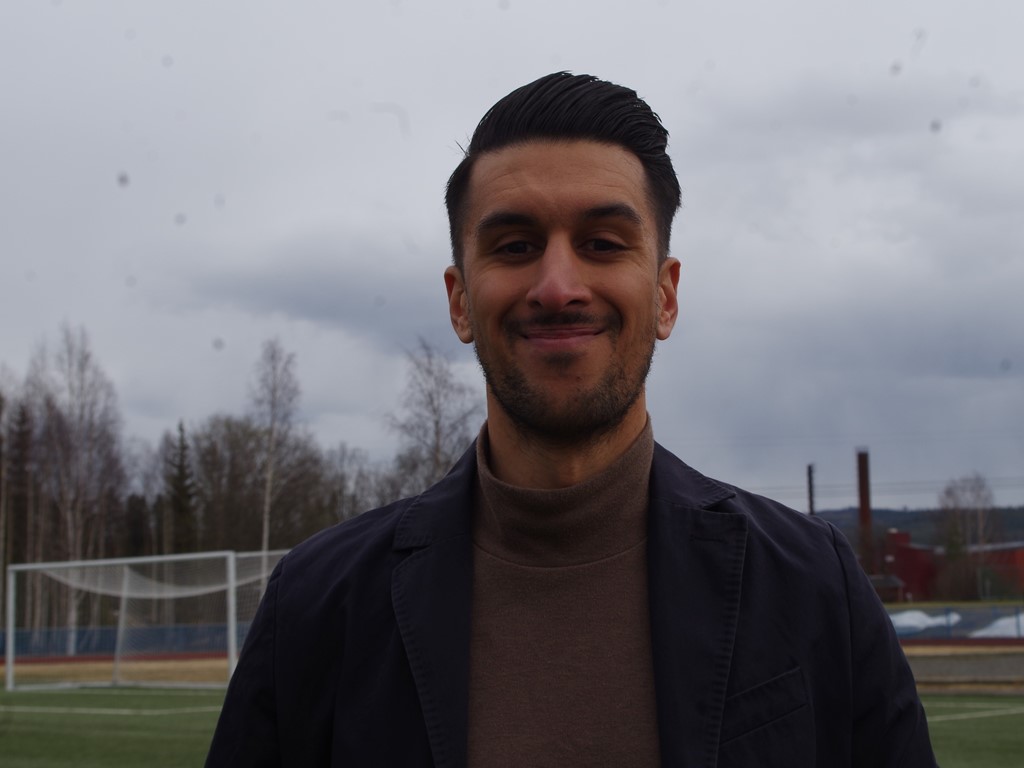 Alnös tränare Daryosh Hematian tog på sig förlusten uppe i Umeå. Foto: Pia Skogman, Lokalfotbollen.nu.