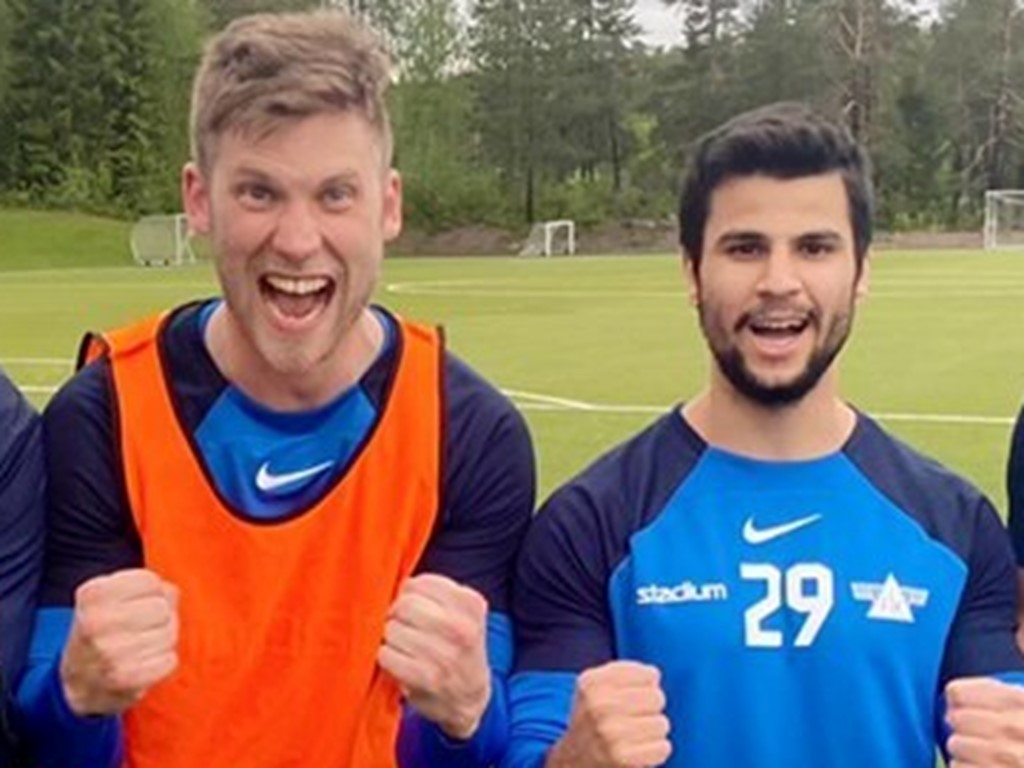 Oskar Nordlund och Valerik Danielian gjorde två mål vardera i västraderbyt, den senare ett veritabelt bicykletamål av högsta världsklass! Foto: FIK.