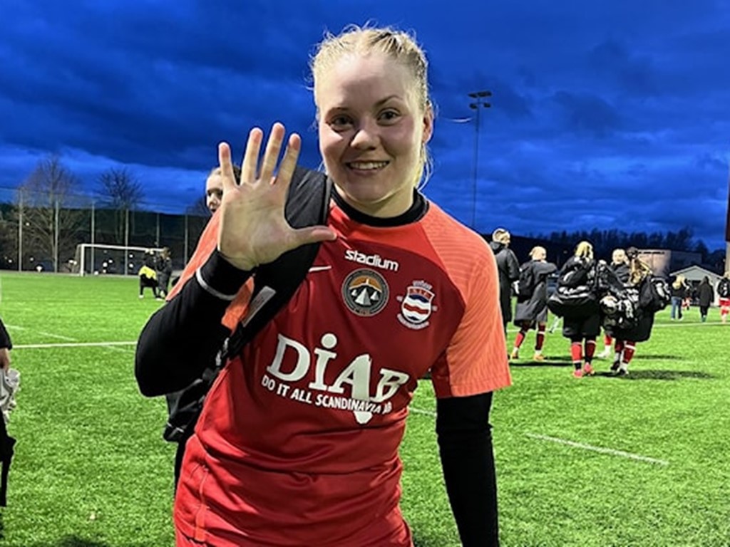 Stödes sexmålsskytt Clara Högbom mot Sund.