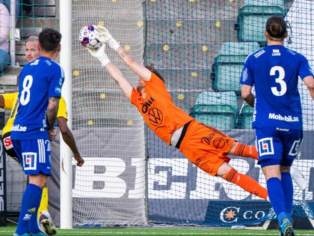 Oscar Jonsson debuterade i Allsvenskan med en hållen nolla och flera kanonräddningar. Foto: Pär Olert, Bildbyrån.jpeg