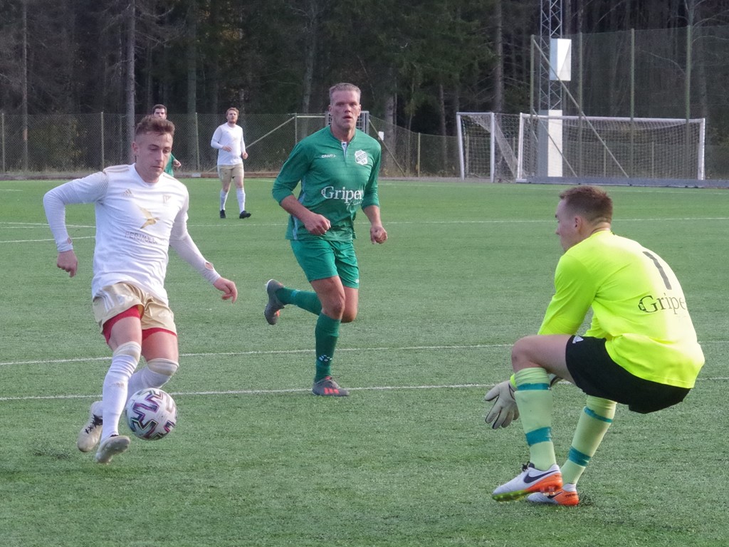 Semir Salia målar i kvalet mot Ilsbo i Luckstas dress 2020. Arkivfoto: Pia Skogman, Lokalfotbollen.nu.