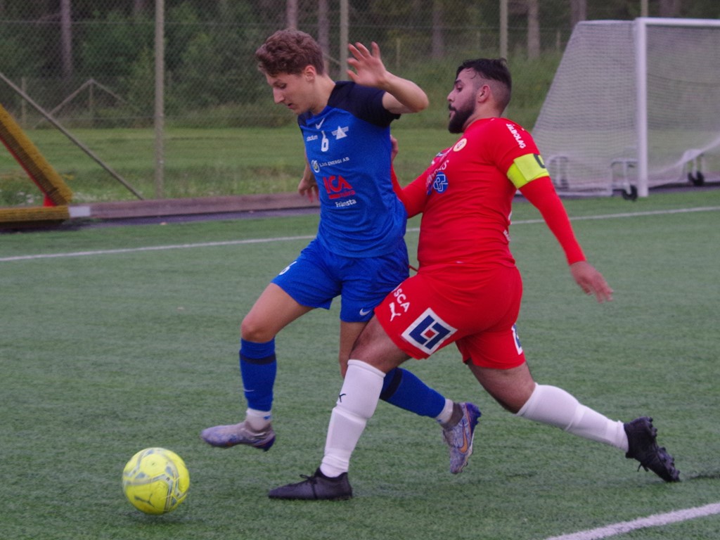 Sajad Wafi och hans Sund gjorde en helt okej säsong med sitt "U-lag" i Medelpadsallsvenskan. Här i match på HK-vallen mot seriesegrarna Fränsta (0-3). Foto: Pia Skogman, Lokalfotbollen.nu.