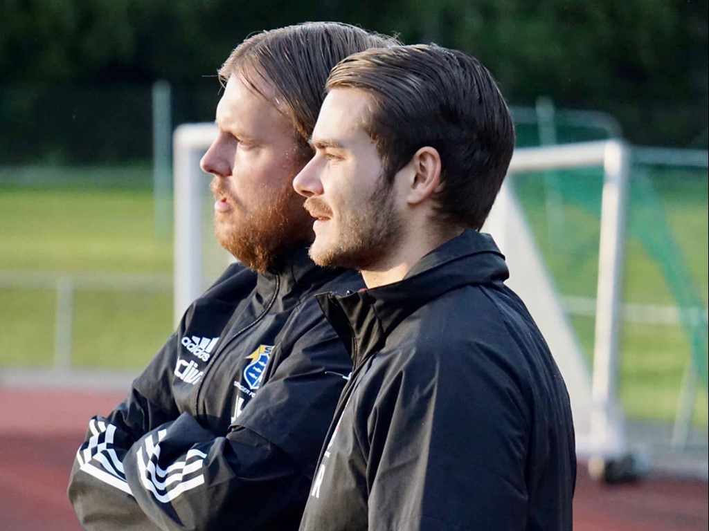 Den unga tränarduo Jesper Hellström & Filip Renman ska försöka lotsa Selånger upp i trean under sin debutsäsong. Foto: Christoffer Finn