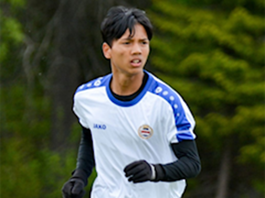 Vindsnabbe Gaaj Laurin gjorde en kanoninsats i sin första match i karriären som högerback.