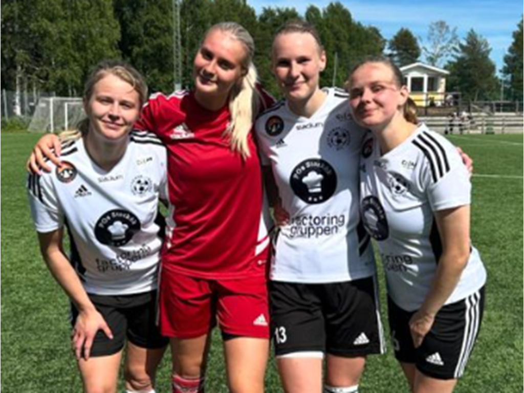 Heffnersklubbans matchvinnare i Luleå, fr v Agnes Hurtig Edlund, Ebba Larsson, Alicia Holmberg och Joanna Wallgren. Foto: Heffnersklubban