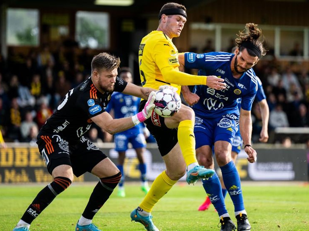 Oscar Jonsson gjorde en star match i GIF Sundsvalls mål sedan han iskall fått hoppa in som ersättare för skadade Andreas Andersson._Foto: Magnus Lejhall, Bildbyrån..jpeg