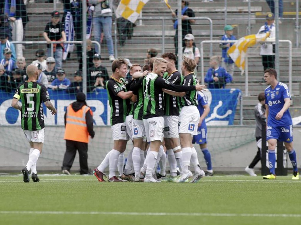 Ett håglöst GIF Sundsvall fick se gästande GAIS jubla tre gånger. Foto: Mats Andersson, Bildbyrån.