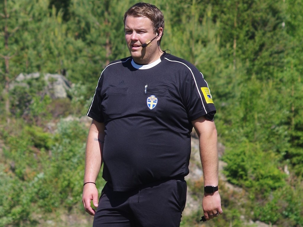 Duktige domaren Robin Bergman har dragit på sig en del pondus.