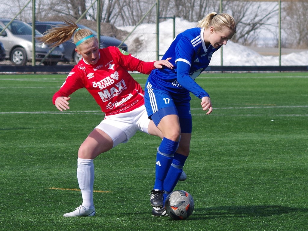 Joanna Wallgren & Co i Heffnersklubban gjorde en fin vårsäsong och slog bland annat IFK Östersund i hemmapremiären. Det lag man nu åter möter när serien kör igång igen den 5 augusti. Ny victoria då? Foto: Pia Skogman, Lokalfotbollen.nu.