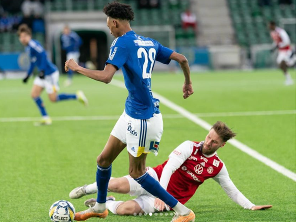 GIF Sundsvalls intressanta plustvåmeters-förvärv Yaqub Finey från Västra Frölunda i division 2. På bilden gör han mål på seriekonkurrenten Sandvikens IF i en träningsmatch. Foto: Anders Thorsell, Sportactionpictures.