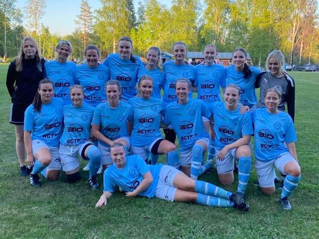 Söröjes historiska lag som tog hem klubbens första historiska seger - 5-2 hemma på IP mot Alnö2. Foto: Söröje BF.