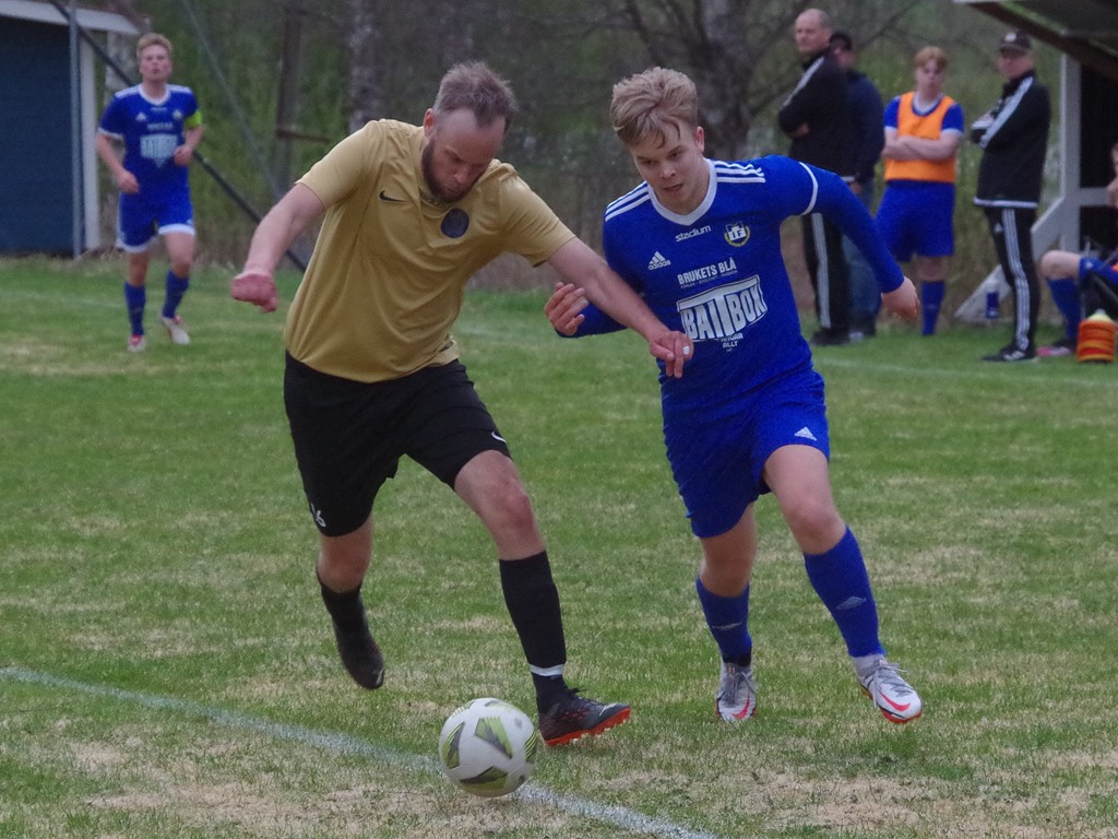 David Sörman & Co i Wiskan föll hemma mot Matfors 2 med 1-5 men tog revansch på hösten på Thulevallen där man vann med uddamålet av fem. Foto: Pia Skogman, Lokalfotbollen.ni.