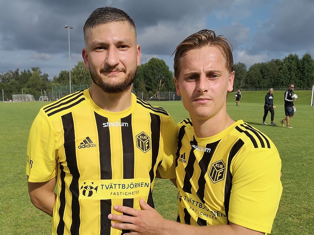 Kubens målgörare mot Björna med bara minutens mellanrum, Ali Mahmoud och Axel Näsholm i 2-1-segern över Björna. Foto: Roger Norrman.